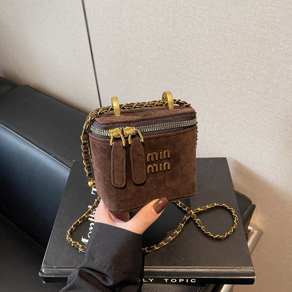Bucket Bag Niche Mini Bag For Women Retro 2025 New Matte Chain Crossbody Bag Autumn Winter Casual Red Bag