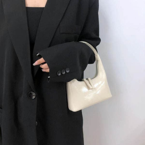 Women's 2022 New Niche Genuine Leather Hobo Bag French Vintage Patent Leather Underarm Bag Simple Handheld Baguette Bag