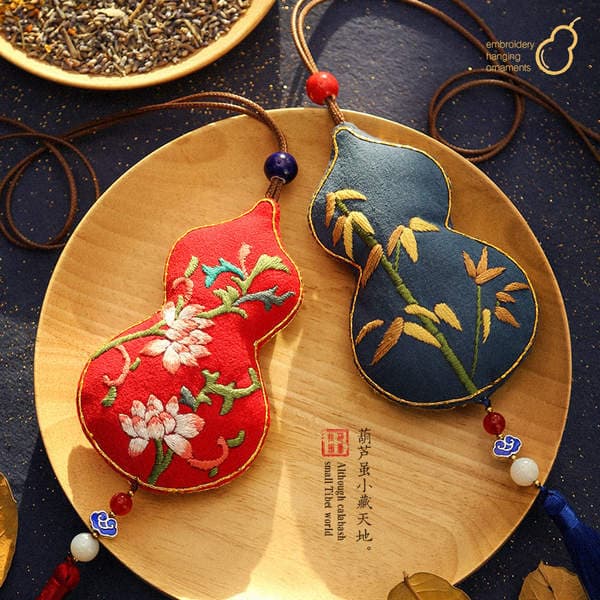 Aka Handmade Peace Blessing Embroidery DIY Kit, Gourd Sachet Pendant for Boyfriend, Self-Embroider Peace Charm